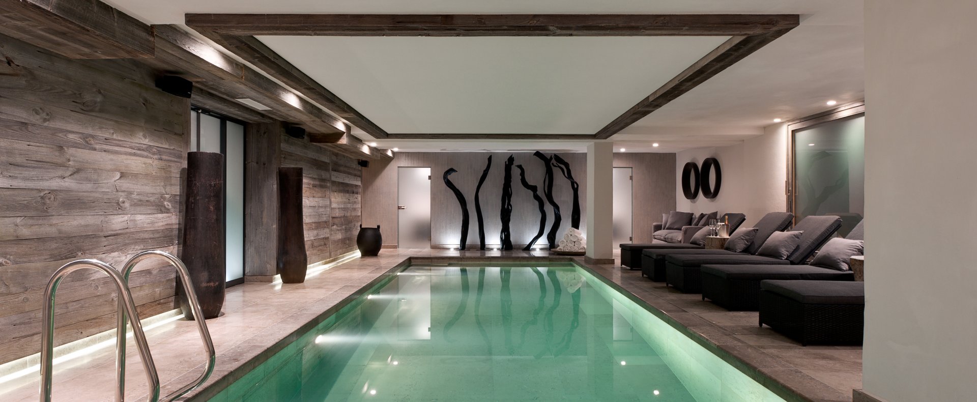 Time for a pool party at the Chalet No 14!