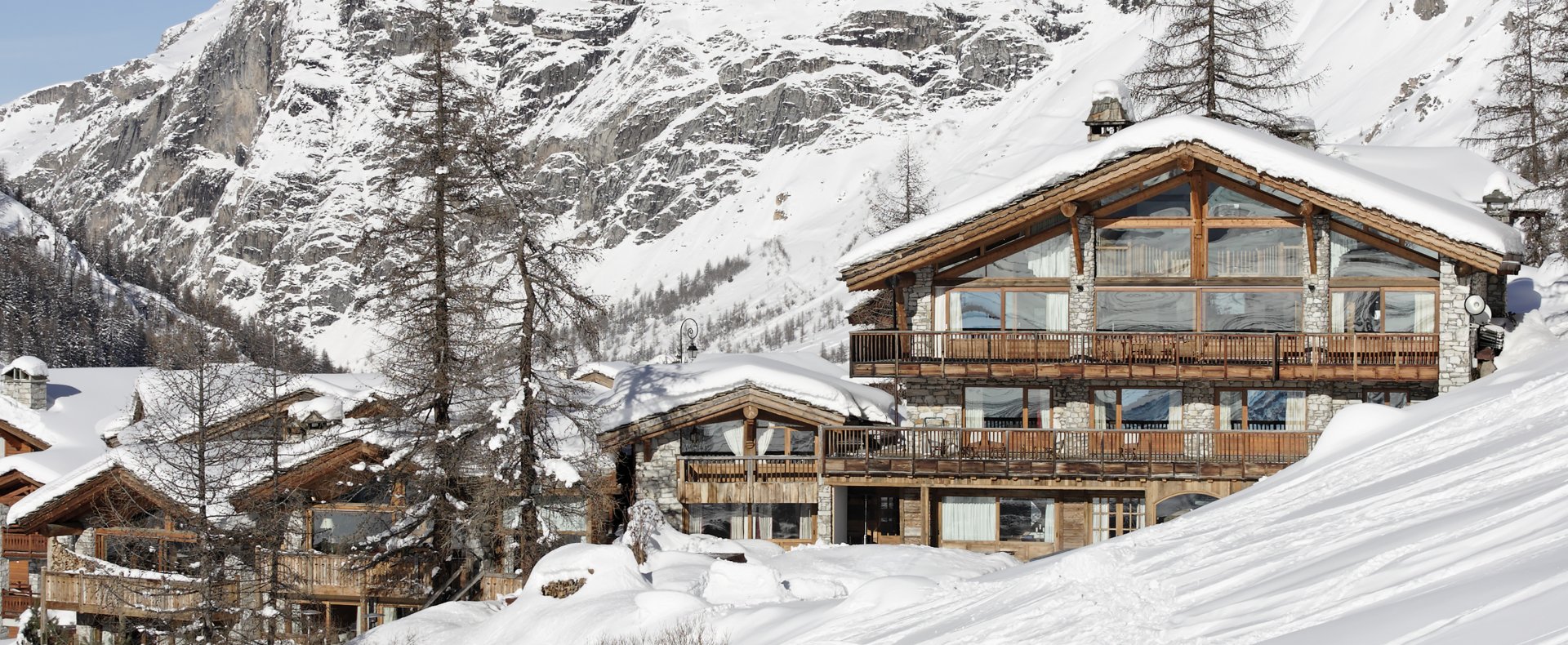 Picture postcard view of the Chalet Le Chardon
