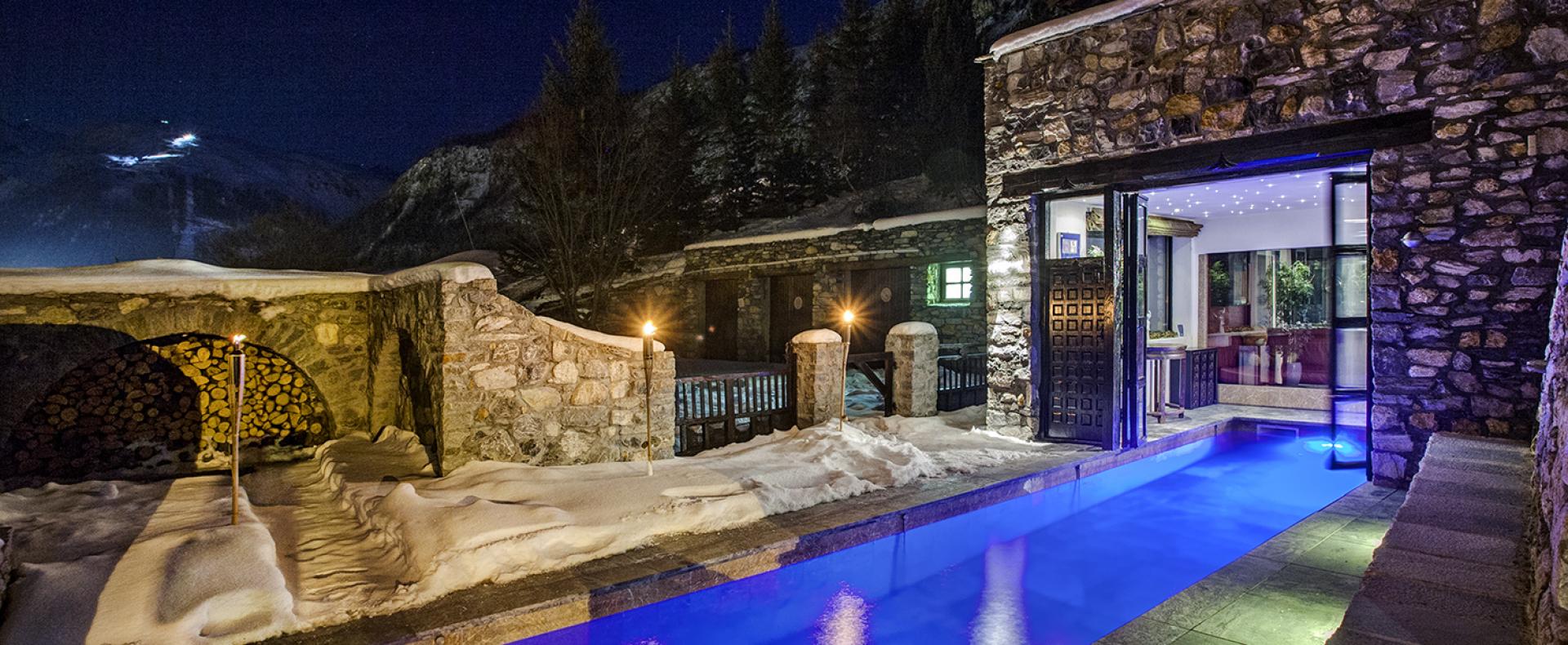 Ski in and swim out at the Domaine Toit du Monde
