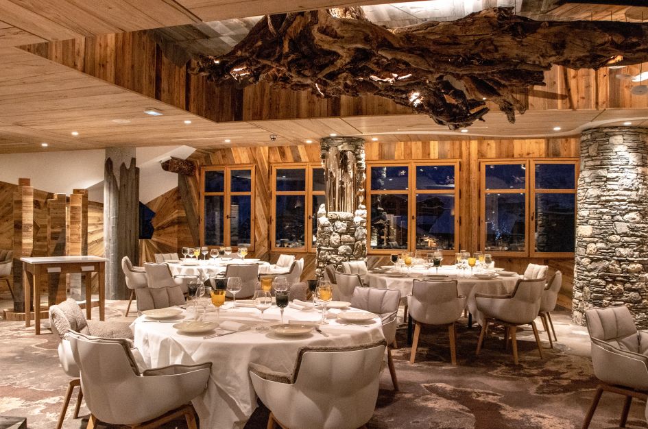 The alpine interiors of La Table de l'Ours in Val d'Isère, one of several great Michelin star restaurants in ski resorts in France.