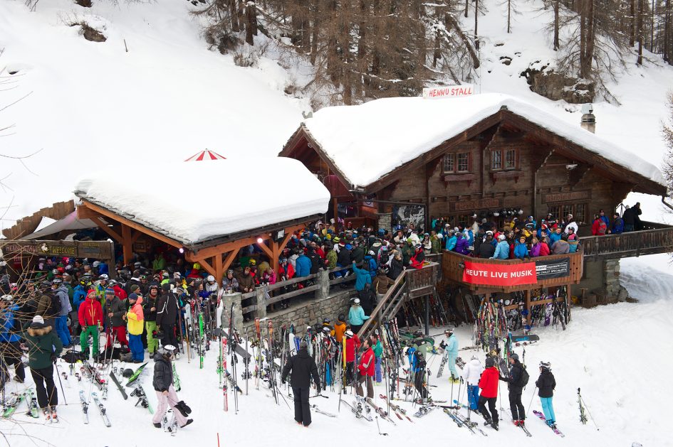 A packed terrace at one of the best après ski bars in Zermatt: Hennu Stall.