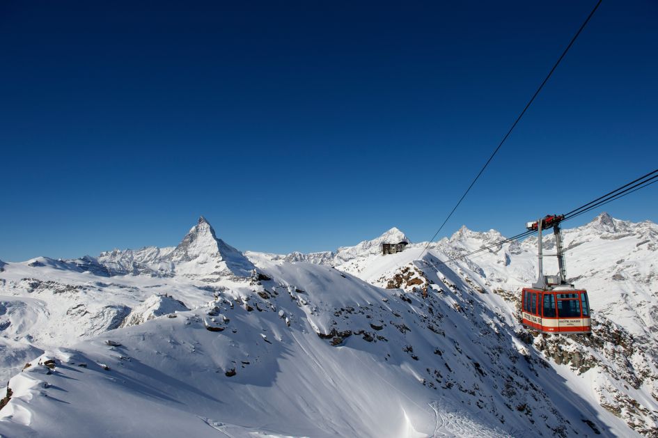The Hohtälli-Rote Nase cable car, which brings you to some of the best off piste skiing in Zermatt on the Stockhorn. The Matterhorn can be seen in the background. 