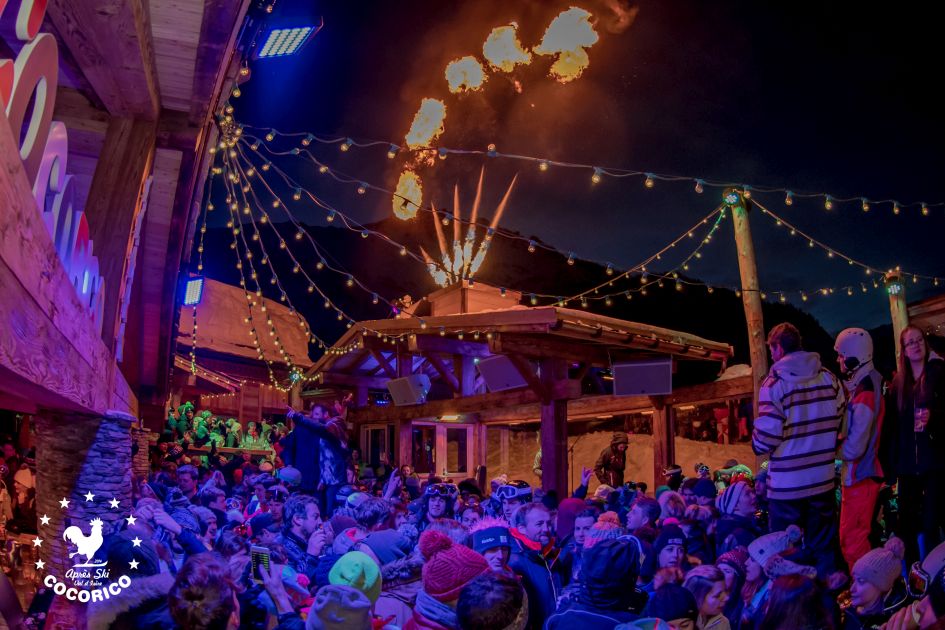 A packed Cocorico, one of the best après ski bars in Val d'Isère alongside Folie Douce.