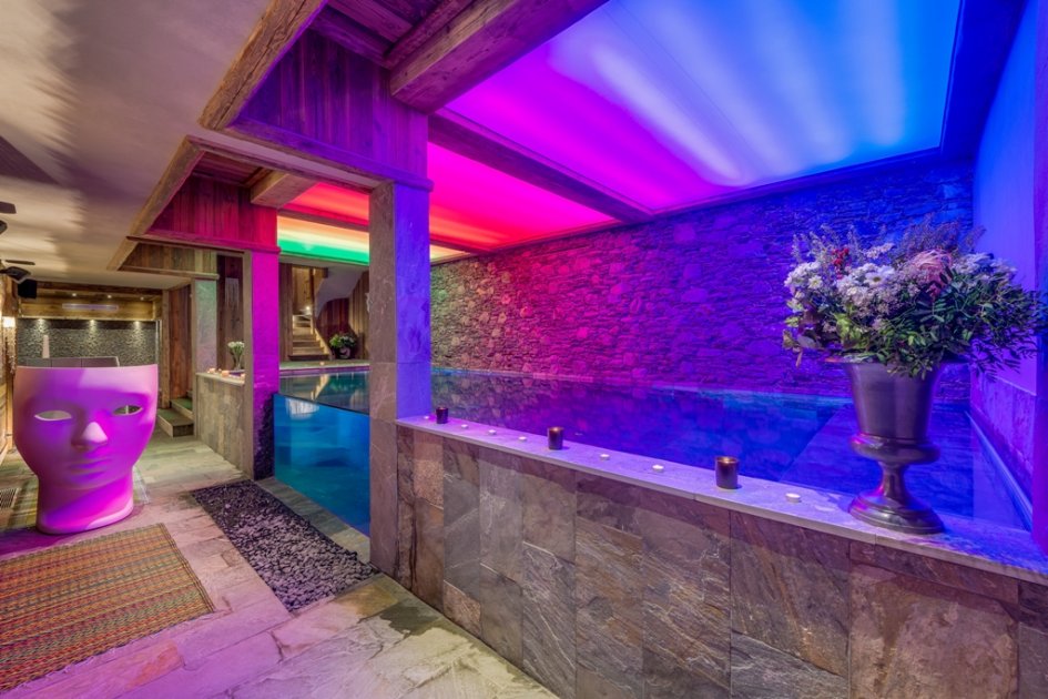 luxury ski chalet with a swimming pool, ski chalet in Val d'Isere