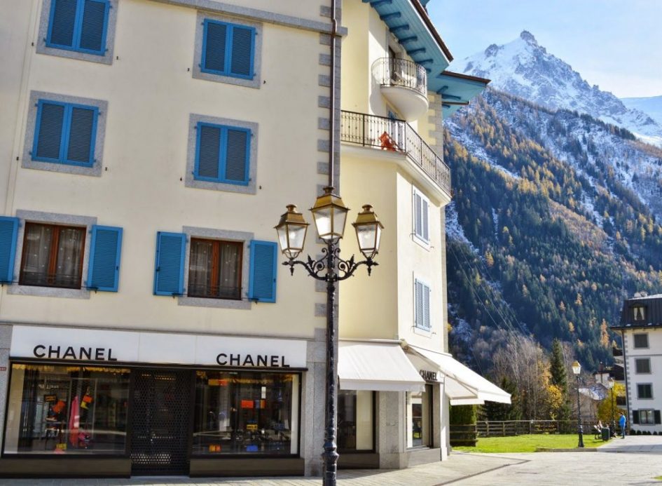 Best Luxury Ski Resorts for Shopping. Alps Boutiques and Fashion Stores