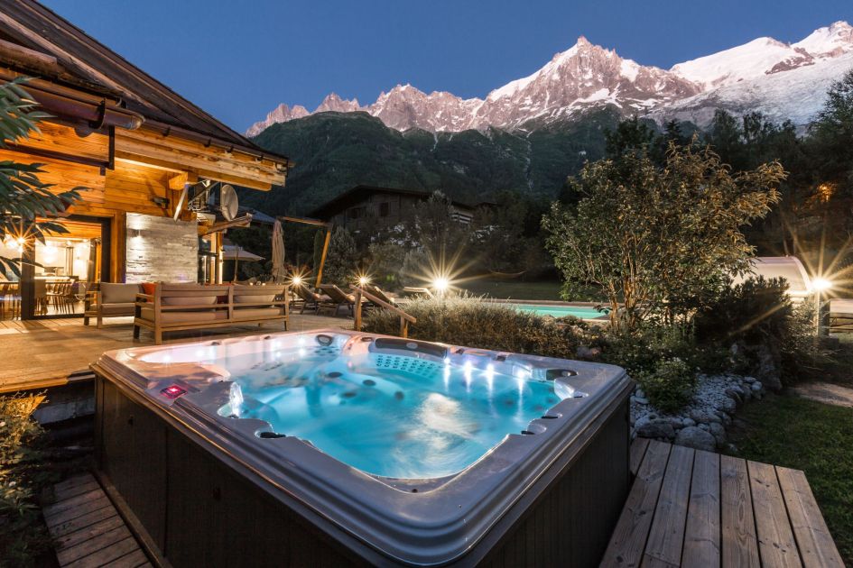 luxury chalet in Chamonix with an outdoor hot tub. Luxury chalets with outdoor hot tub views