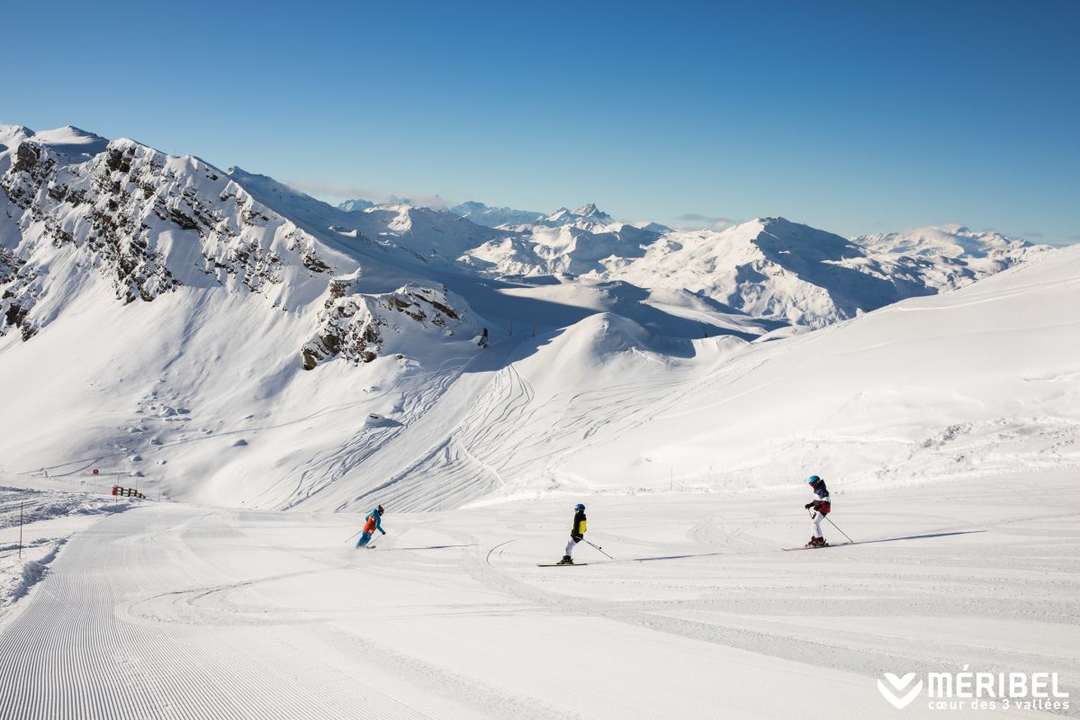 Reasons to go spring skiing, quiet slopes spring skiing