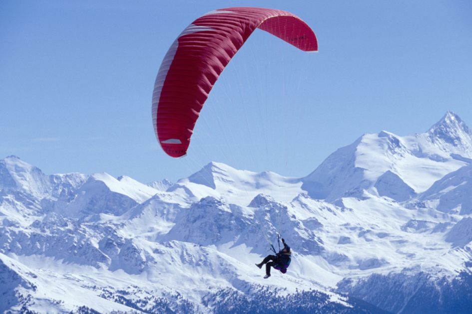 non ski activities in Crans Montana, paragliding in Crans Montana