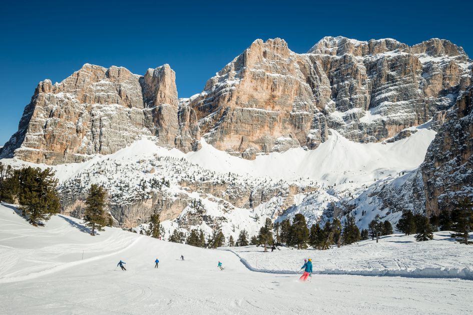 armentarola red run, ski dolomites, skiing in Cortina, ski Alta Badia