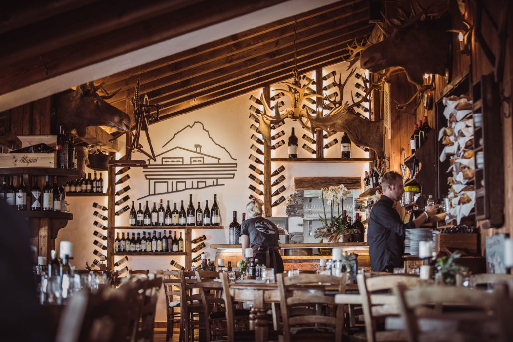 Interior of restaurant at Chalet Etoile Cervinia