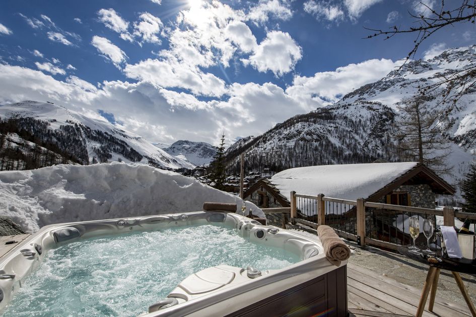 South Facing Sun Soaked Jacuzzi, Luxury chalet hot tubs