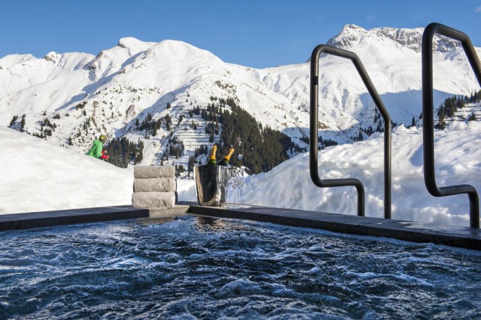 Piste-Side Glass-Bottomed Hot Tub, Luxury chalet hot tubs