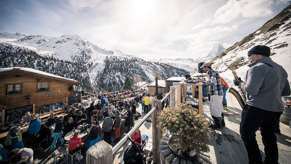 Chilled atompshere with stunning views and good live music make Adler Hitta one of the best bars in Zermatt