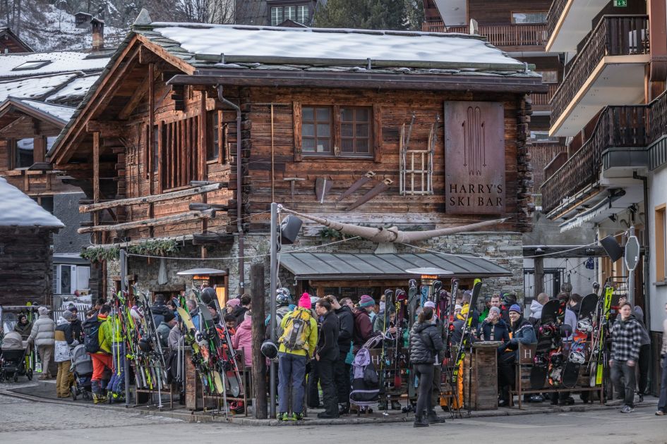 Apres bar in Zermatt town, Harry's Ski Bar is a small establishment with a big atmosphere for those seeking some of the best apres in Zermatt.