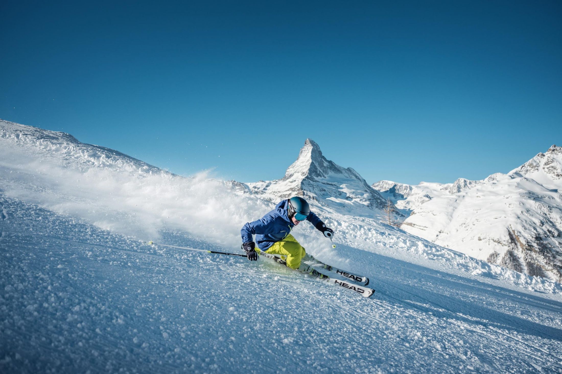 Skiing the Matterhorn Glacier Paradise area is most memorable with the Matterhorn accompanying the high altitude, strong snow conditions and well looked after pistes. 