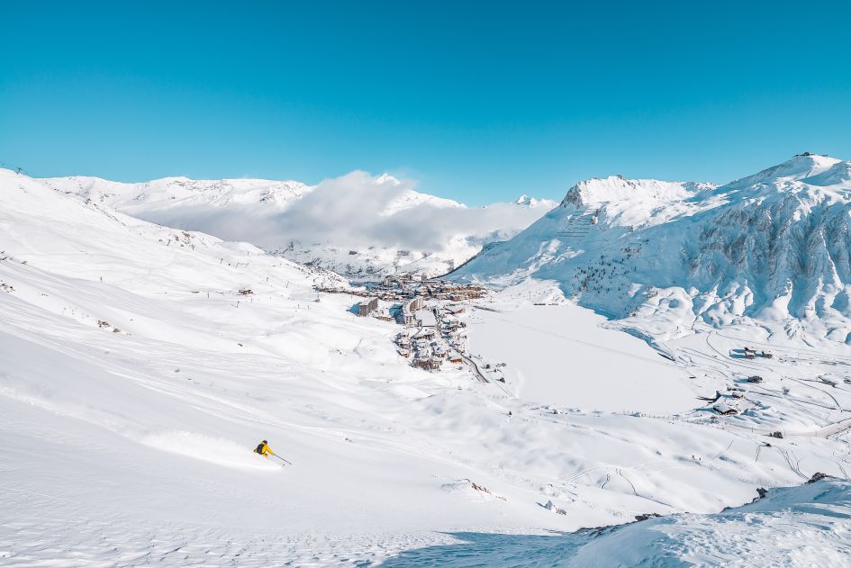 Skiing in December in Tignes and Val d'Isere is a perfect way to enjoy an early season ski holiday and warm up your ski legs for the season