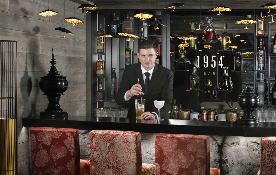 A bartender mixing a cocktail at Le 1954 bar in Le K2 Chogori in Val d'Isère.